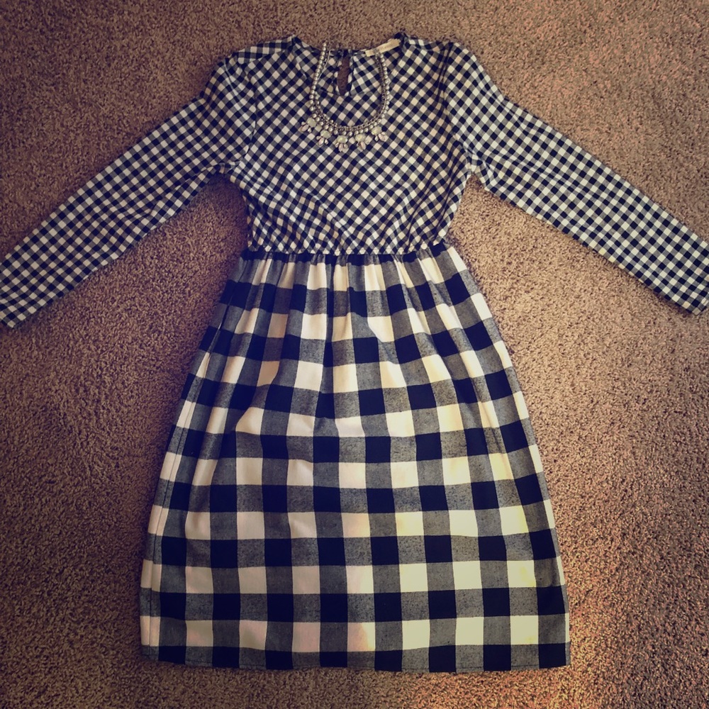 Black & White buffalo check Dress.Lake flower- S